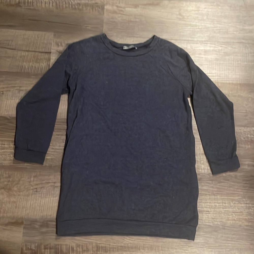 Emma’s Closet navy, thin tunic sweatshirt with pockets size medium